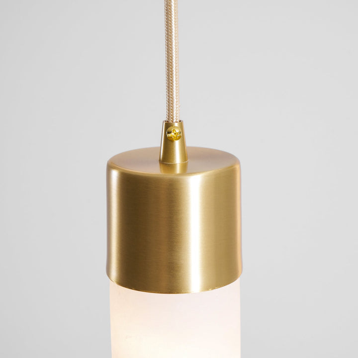 Lampa wisząca Tala z alabastru i mosiądzu