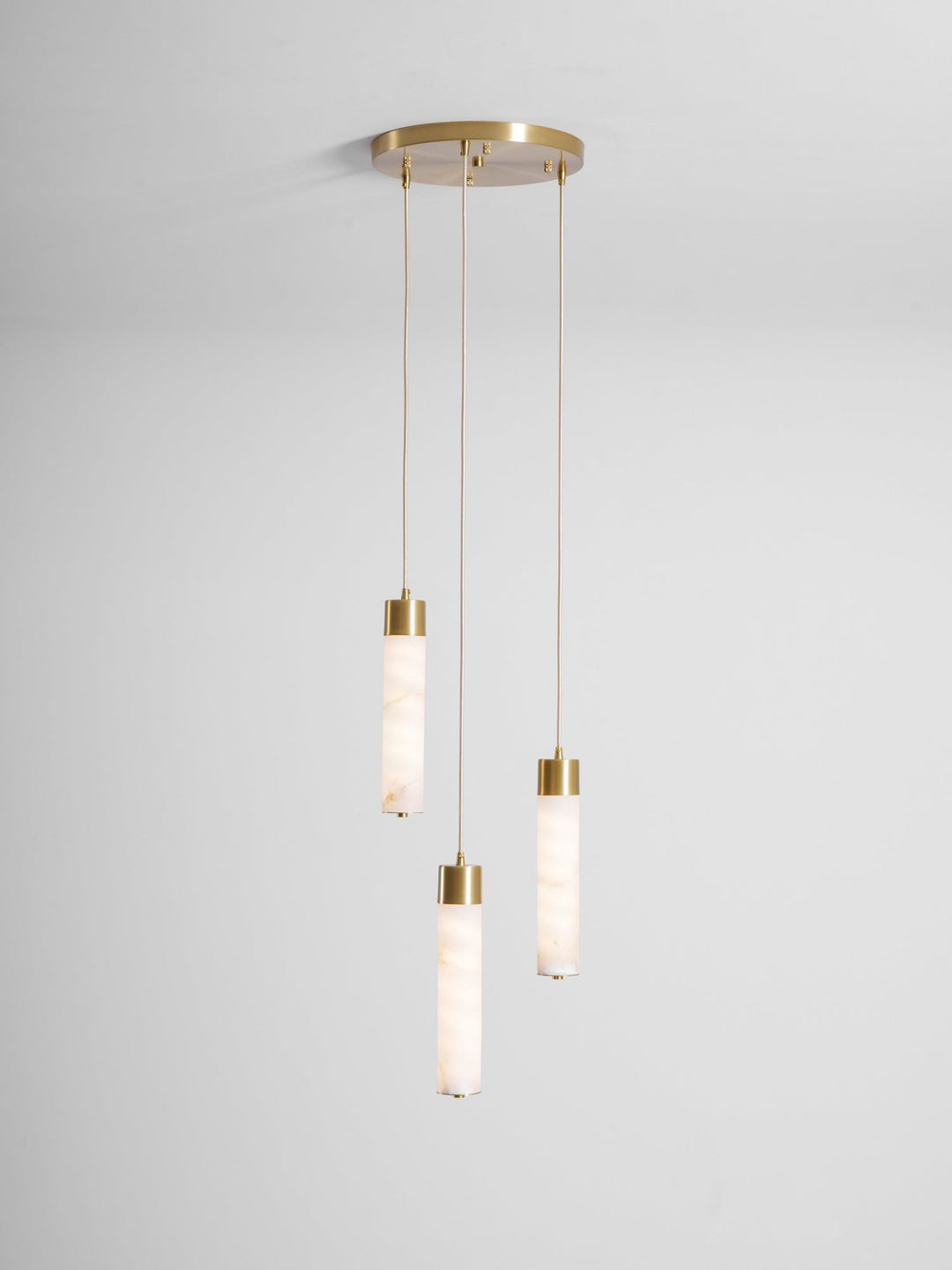 Lampa wisząca Tala z alabastru i mosiądzu
