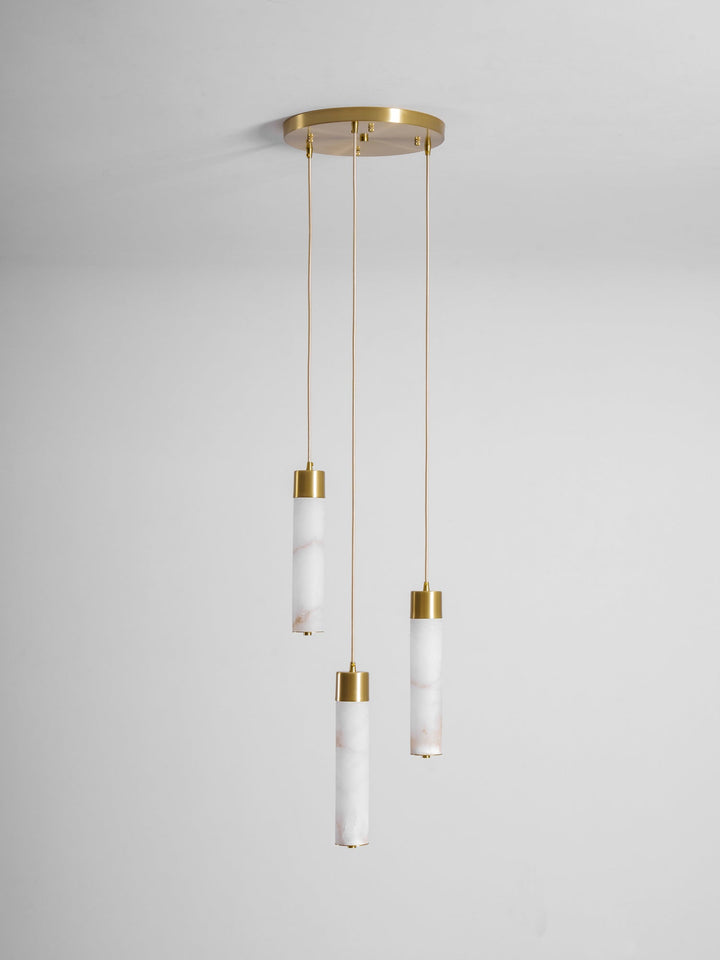 Lampa wisząca Tala z alabastru i mosiądzu