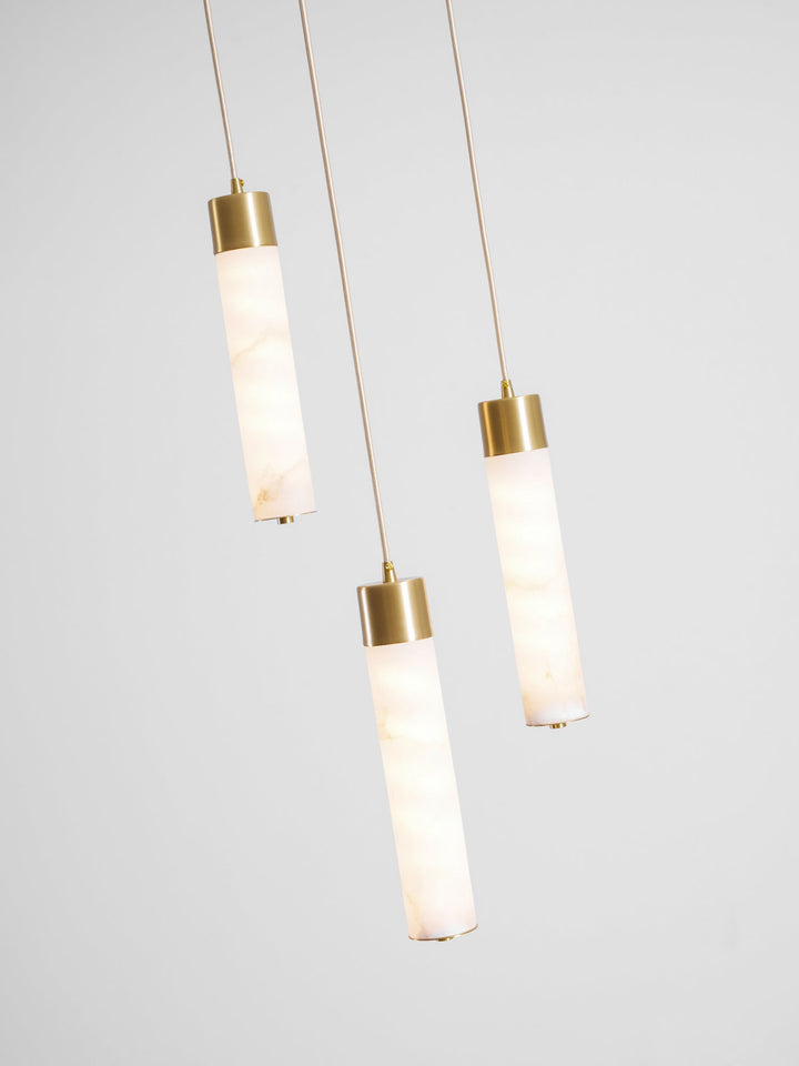 Lampa wisząca Tala z alabastru i mosiądzu