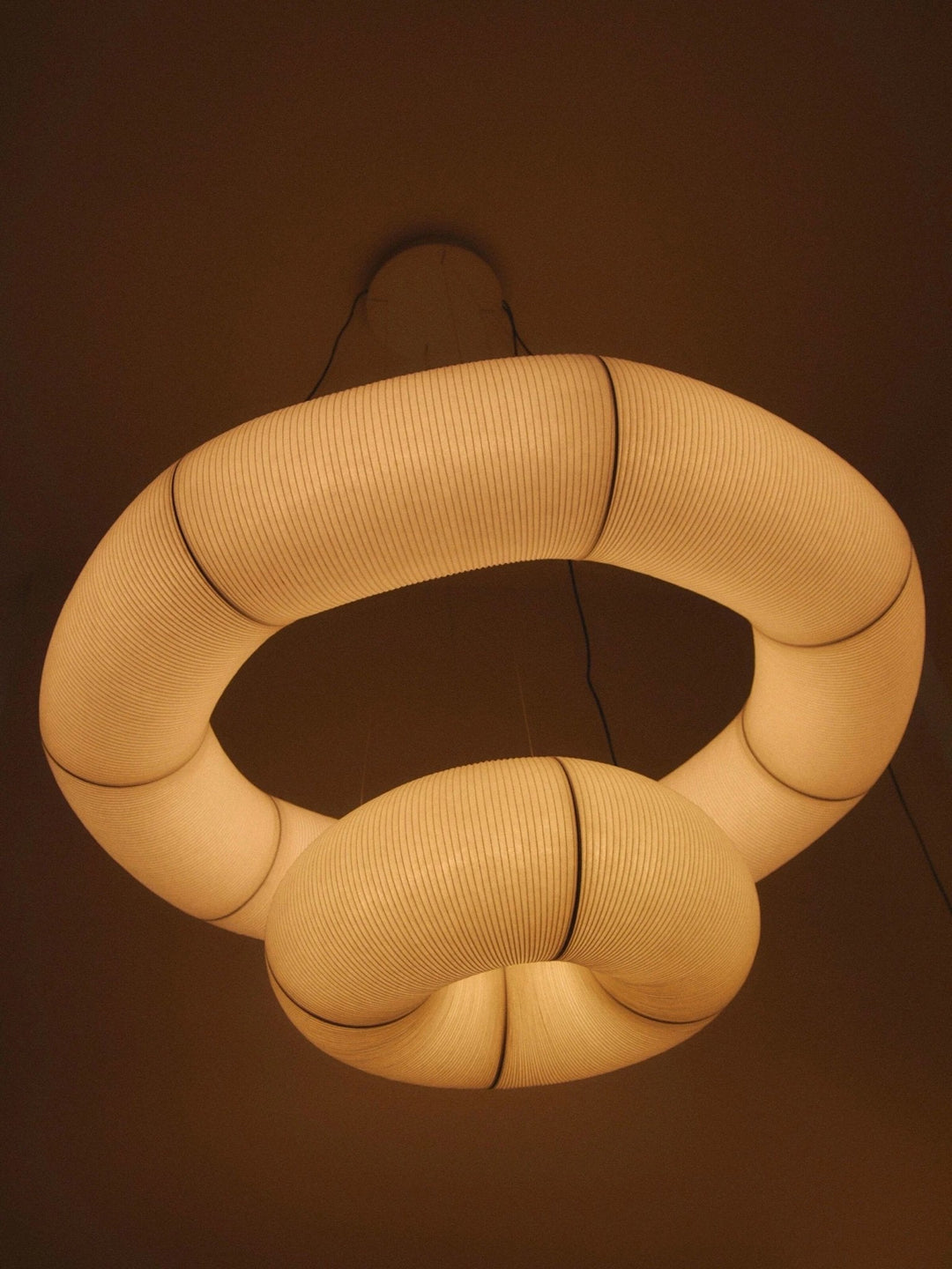 Lampa wisząca Tekio z imitacji jedwabiu