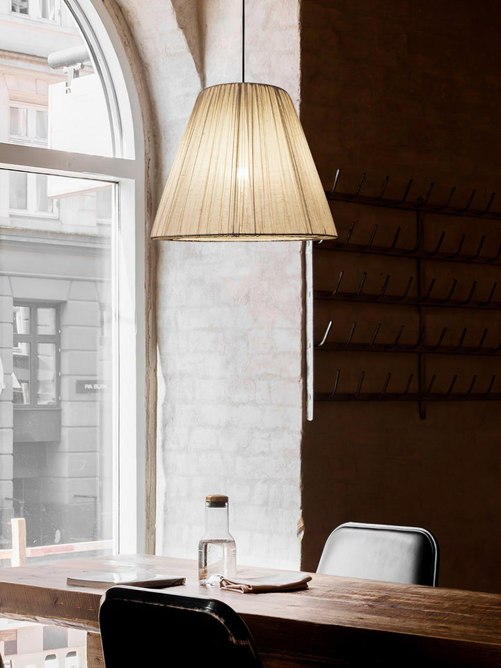 Lampa wisząca tekstylna w kształcie stożka