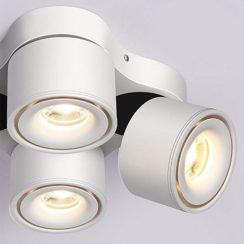 Lampa sufitowa z trzema ruchomymi głowicami