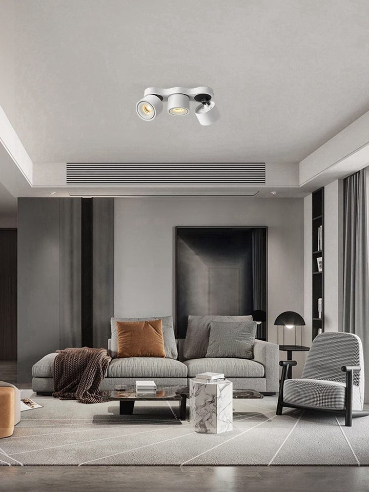 Lampa sufitowa z trzema ruchomymi głowicami