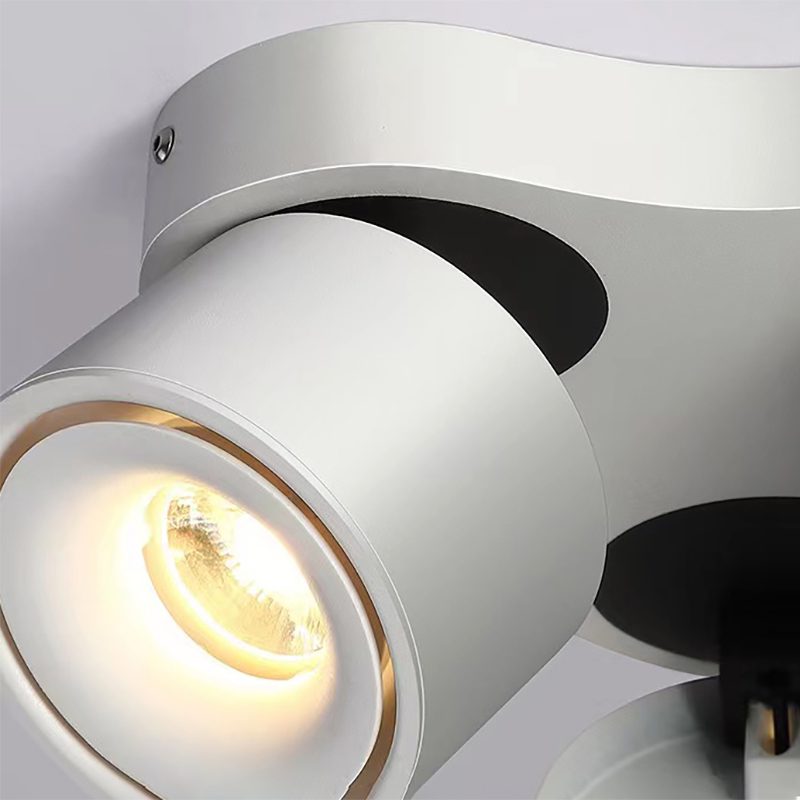 Lampa sufitowa z trzema ruchomymi głowicami