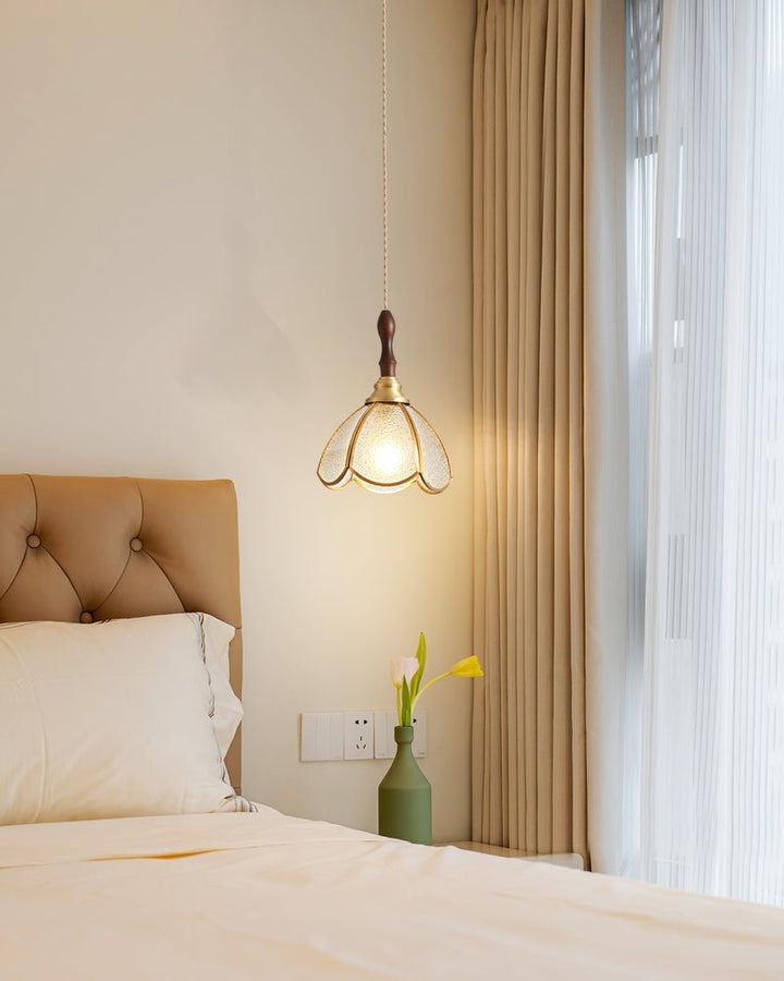 Lampa wisząca Tiffany z kwiatowym wzorem