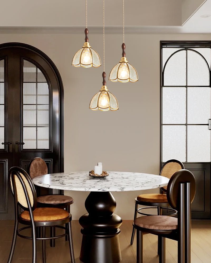 Lampa wisząca Tiffany z kwiatowym wzorem