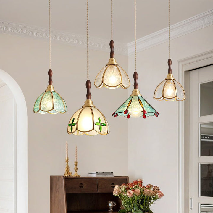 Lampa wisząca Tiffany z kwiatowym wzorem
