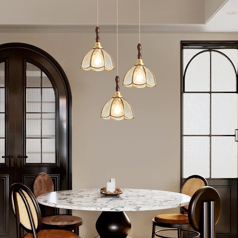 Lampa wisząca Tiffany z kwiatowym wzorem