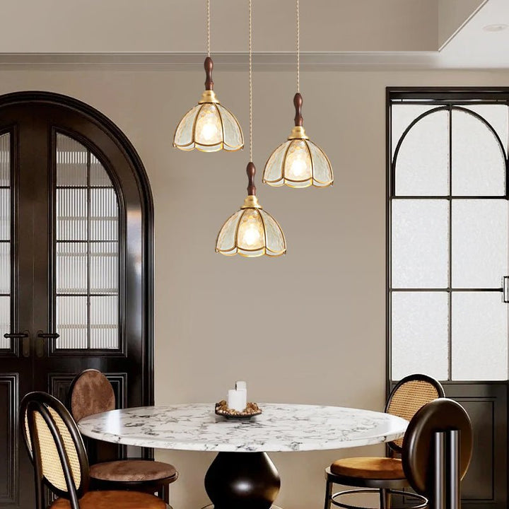 Lampa wisząca Tiffany z kwiatowym wzorem
