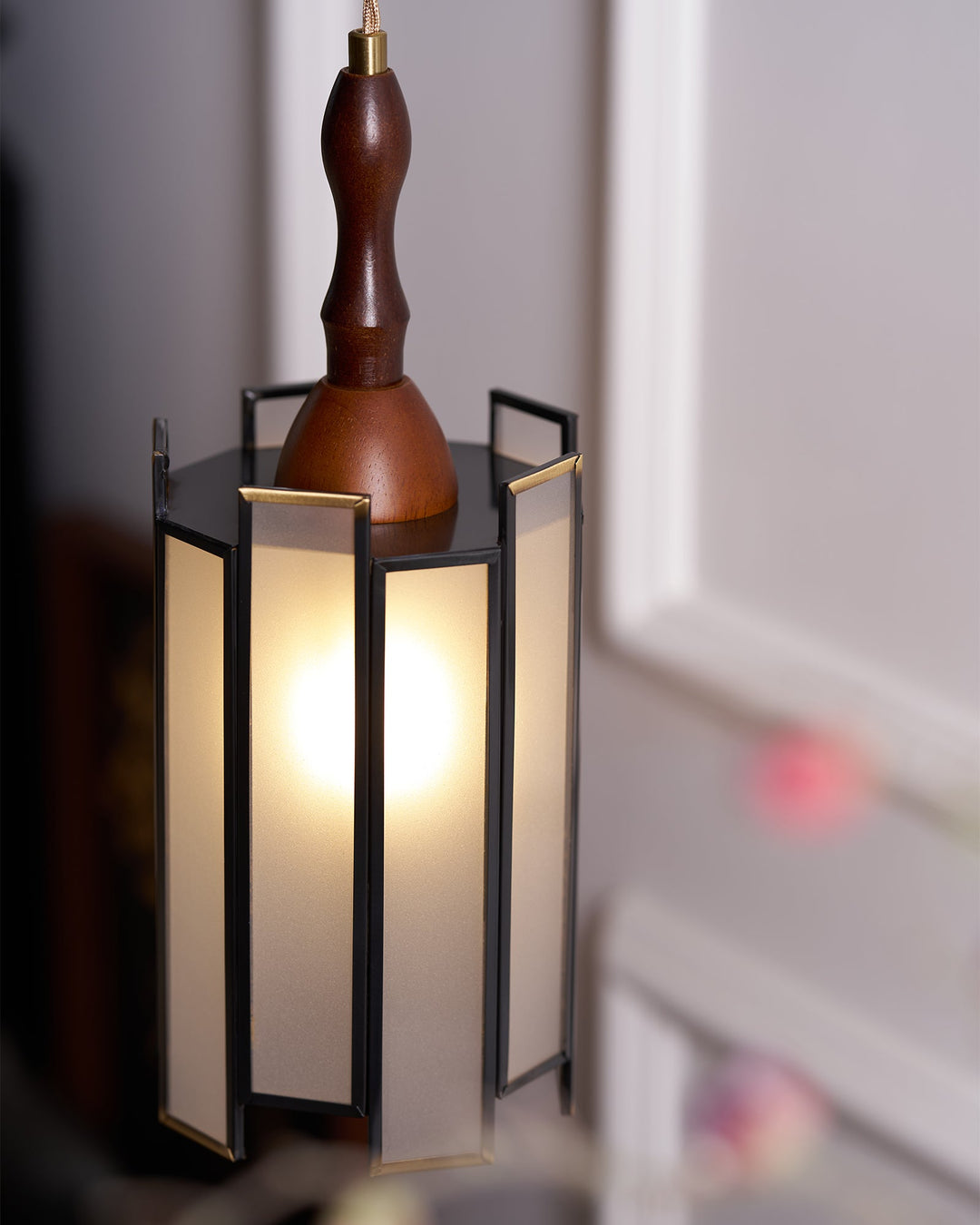 Lampa wisząca Tiffany ze witrażem
