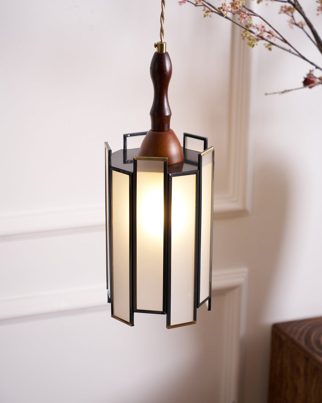 Lampa wisząca Tiffany ze witrażem