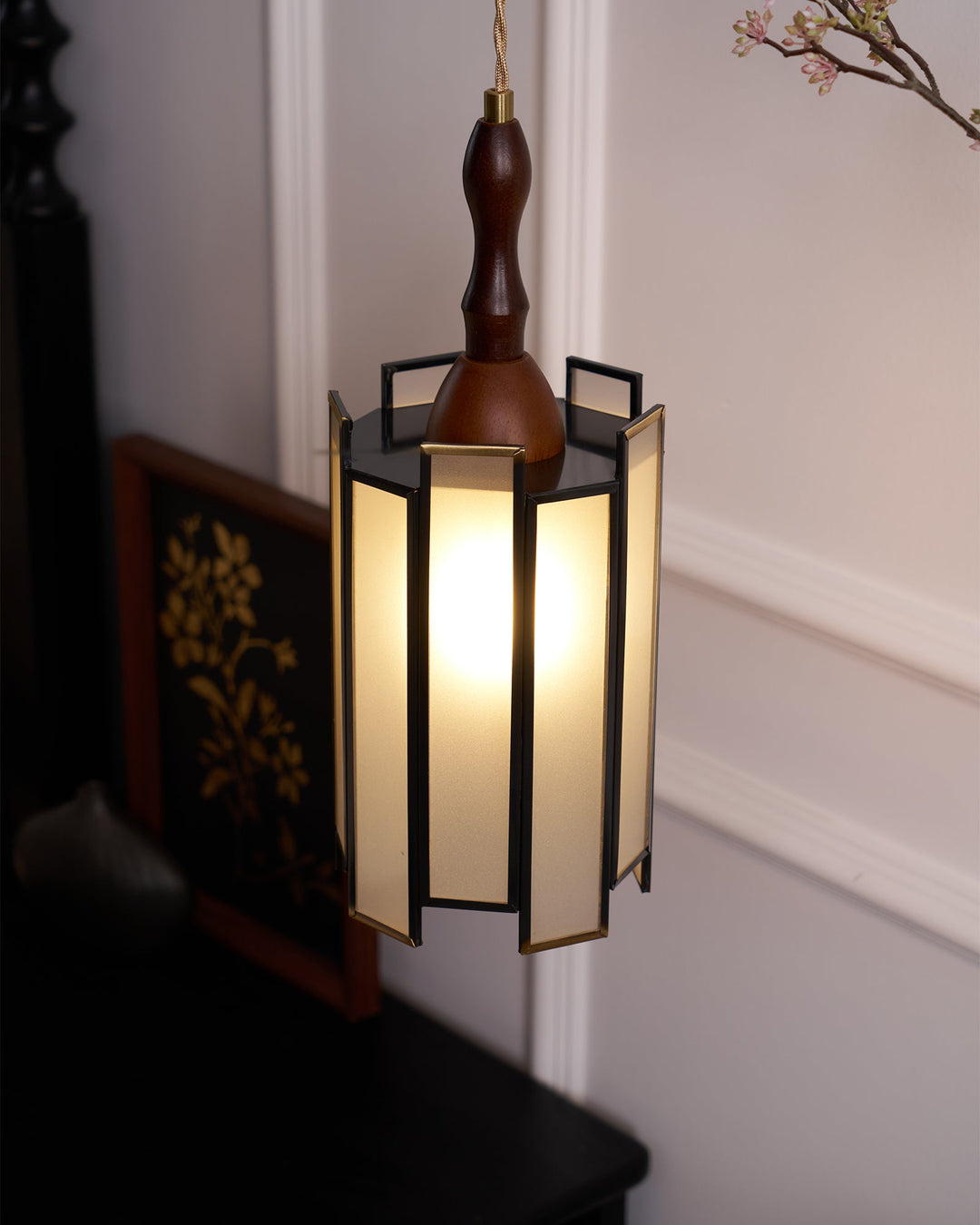 Lampa wisząca Tiffany ze witrażem