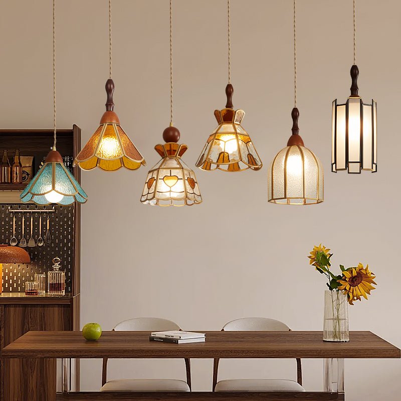 Lampa wisząca Tiffany ze witrażem
