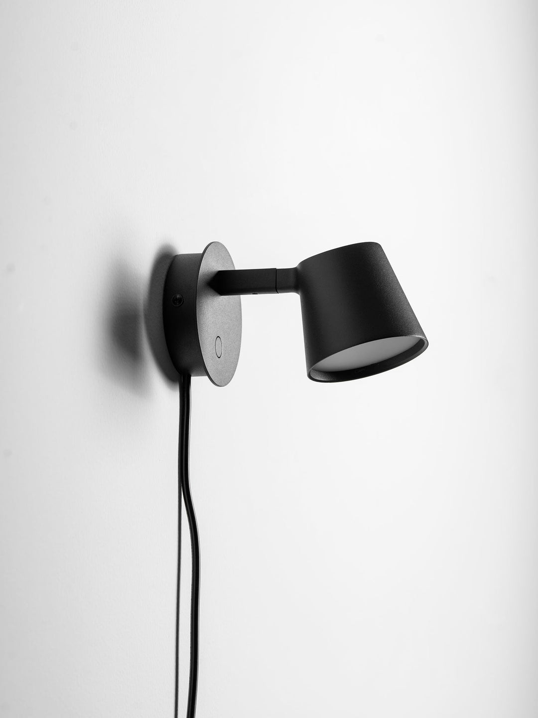 Lampa ścienna Tip z wtyczką