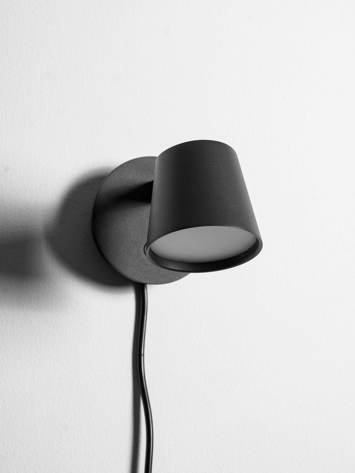 Lampa ścienna Tip z wtyczką