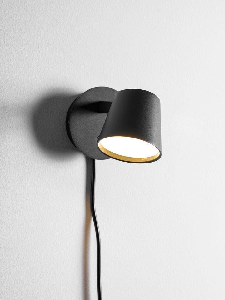 Lampa ścienna Tip z wtyczką