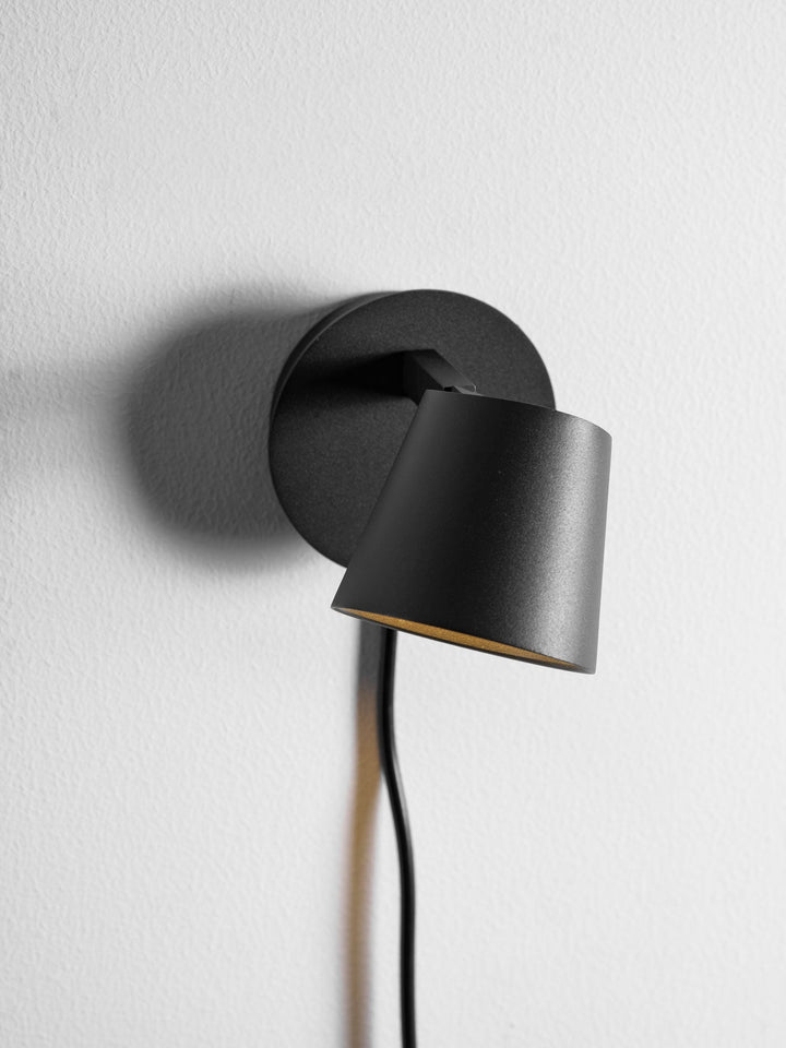 Lampa ścienna Tip z wtyczką