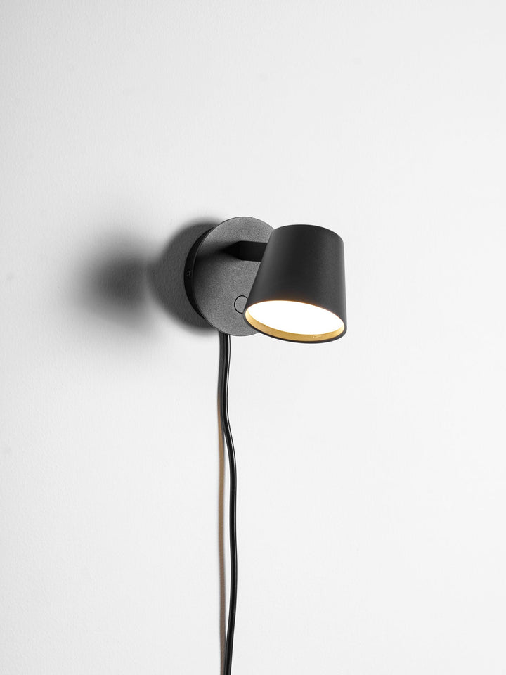 Lampa ścienna Tip z wtyczką