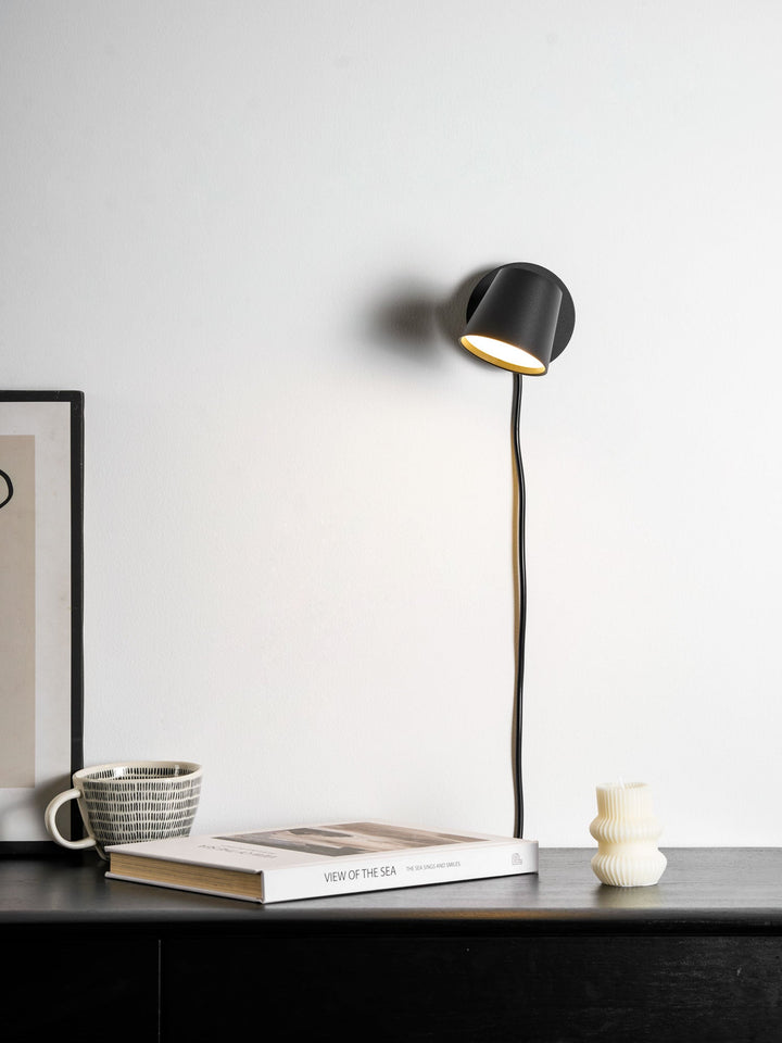 Lampa ścienna Tip z wtyczką