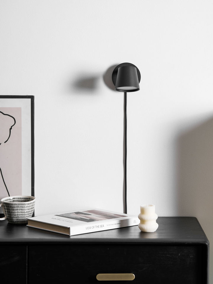 Lampa ścienna Tip z wtyczką