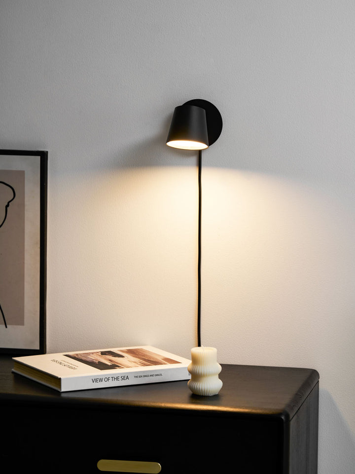 Lampa ścienna Tip z wtyczką