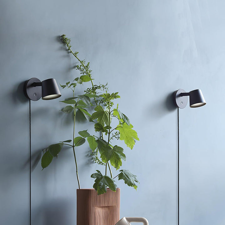 Lampa ścienna Tip z wtyczką