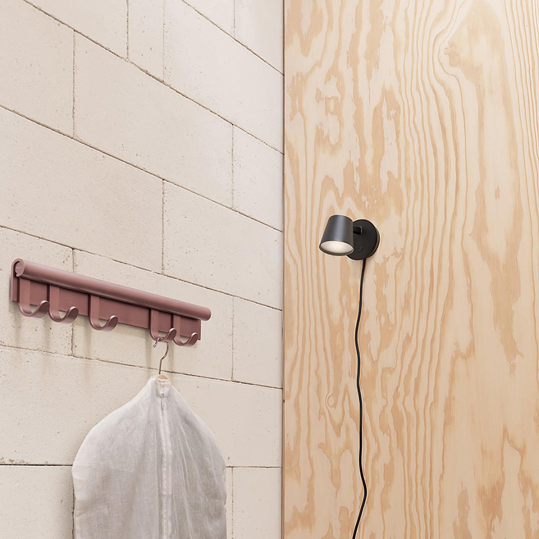 Lampa ścienna Tip z wtyczką