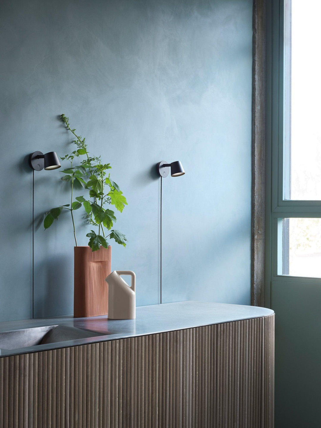 Lampa ścienna Tip z wtyczką
