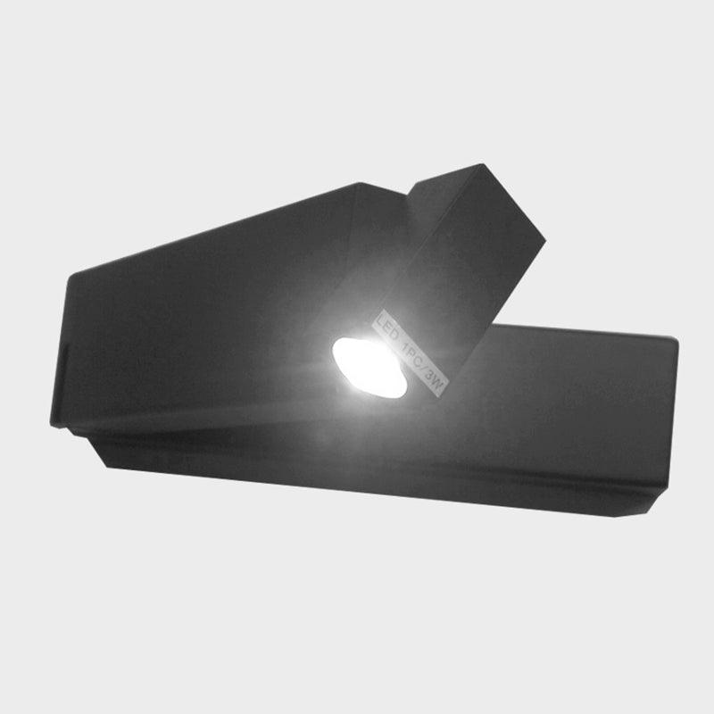 Lampa ścienna LED przy łóżku