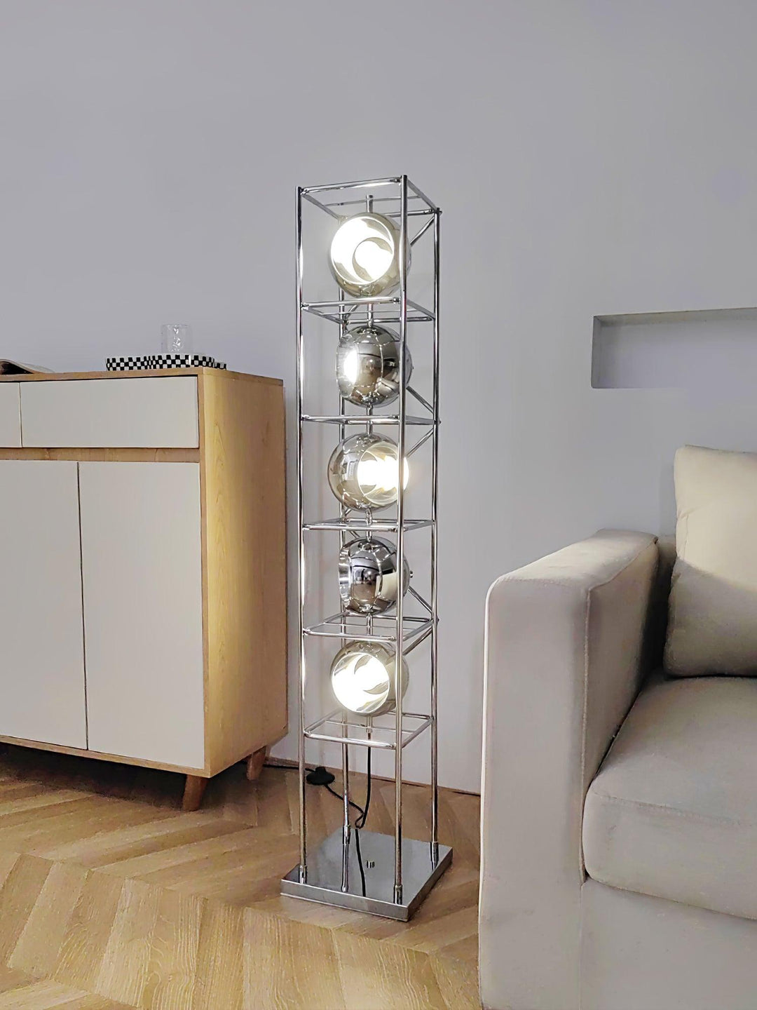 Lampa Podłogowa Wieża Kul