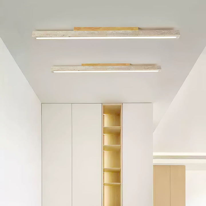 Lampa sufitowa z kolumną z trawertynu