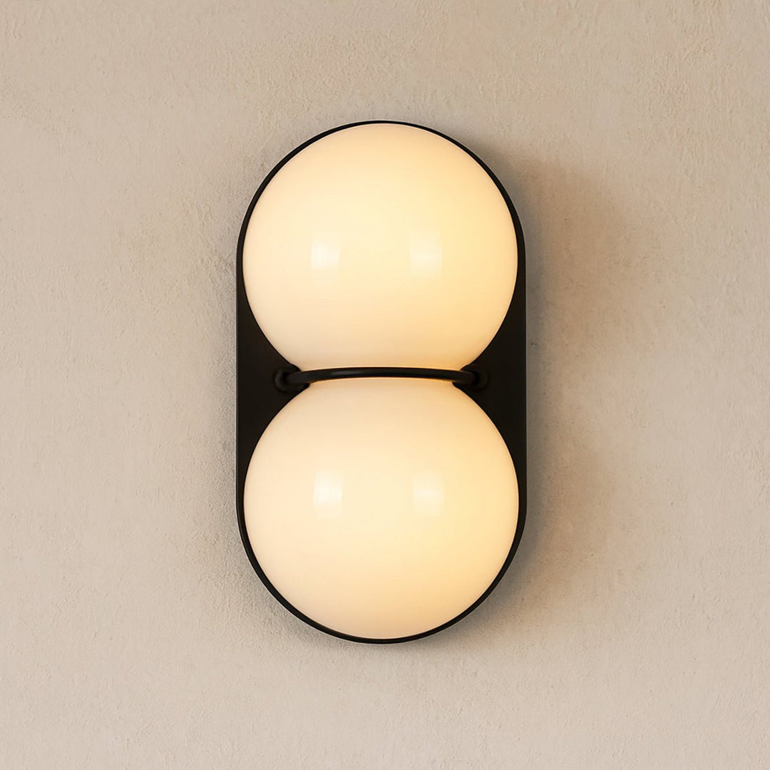 Lampa ścienna z dwoma szklanymi kulami