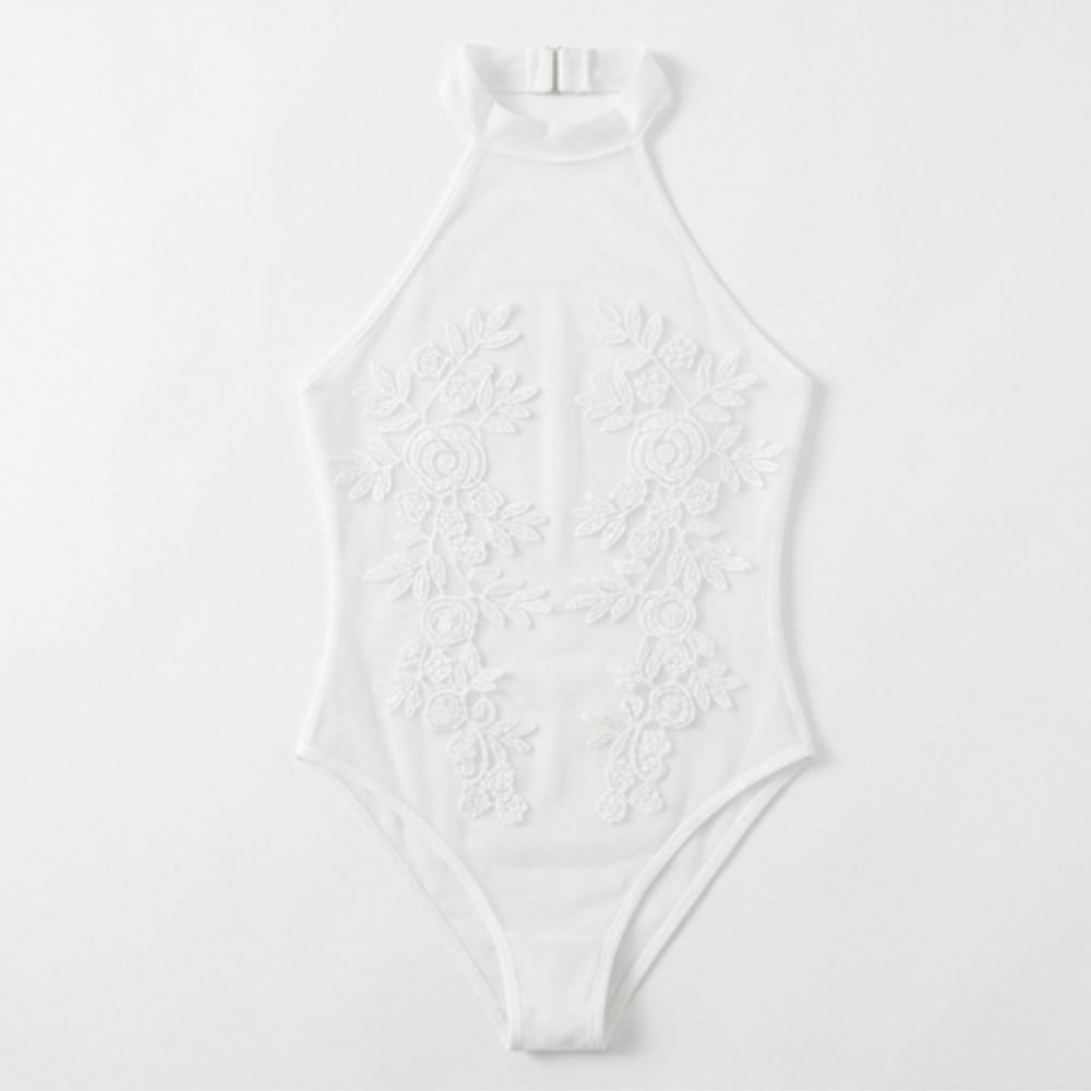 Floressa – Przezroczysty body z haftem kwiatowym na halter