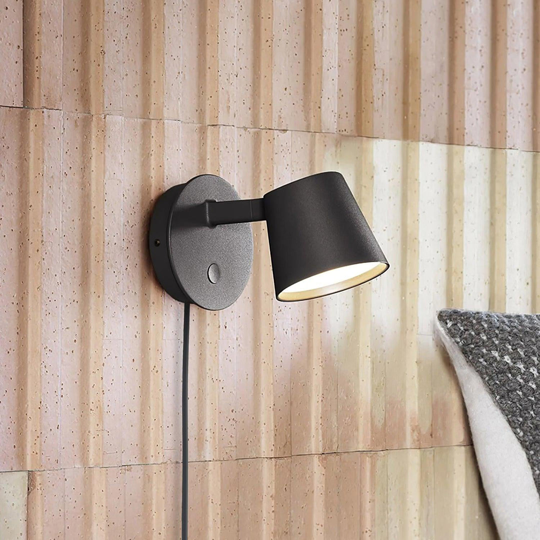 Lampa ścienna Tip z wtyczką