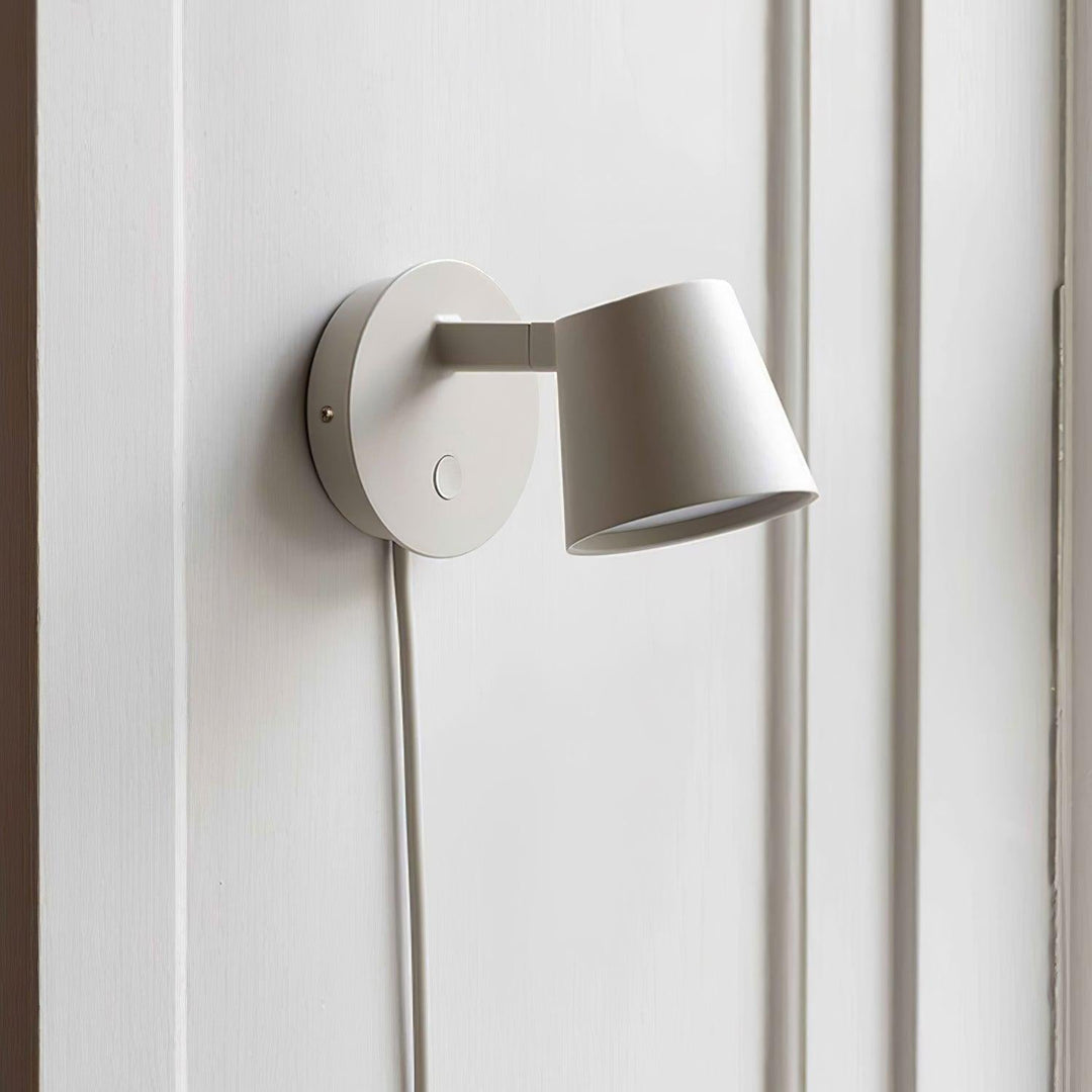 Lampa ścienna Tip z wtyczką