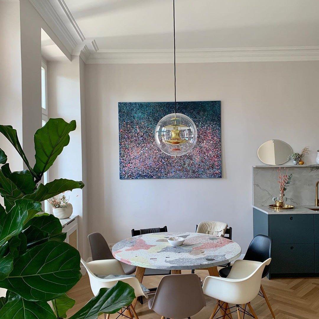 Lampa wisząca w kształcie okrągłej kuli