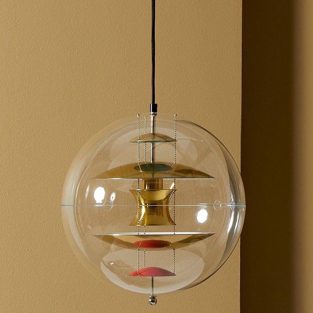 Lampa wisząca w kształcie okrągłej kuli