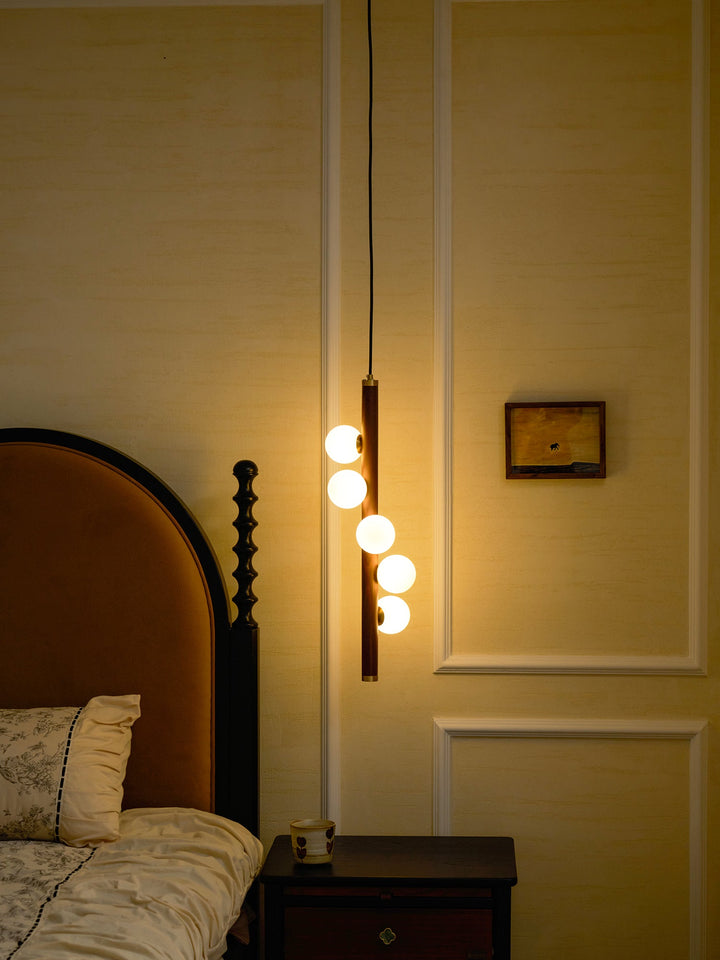 Pionowa Lampa Wisząca z Drewna Orb