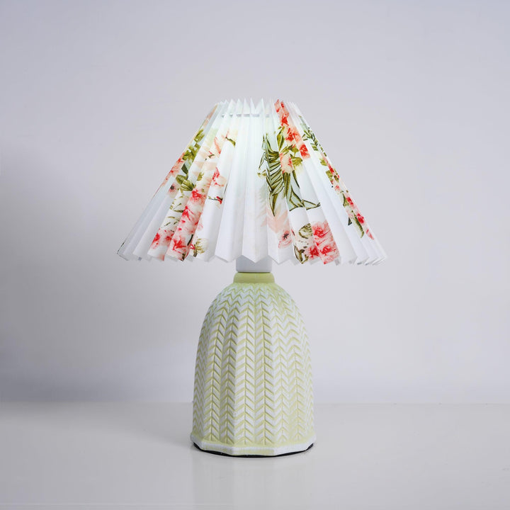 Plisowana lampa stołowa w stylu vintage