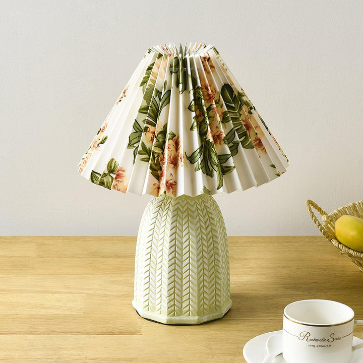 Plisowana lampa stołowa w stylu vintage