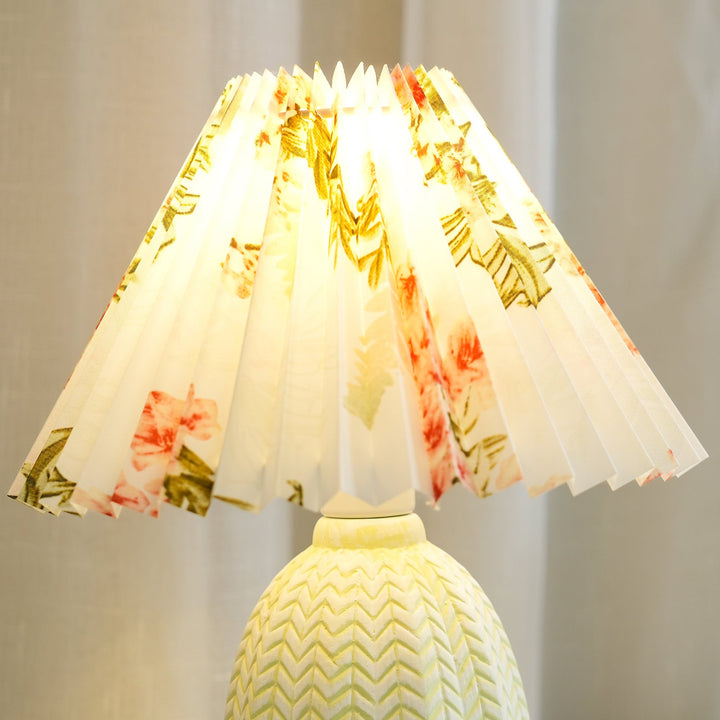 Plisowana lampa stołowa w stylu vintage