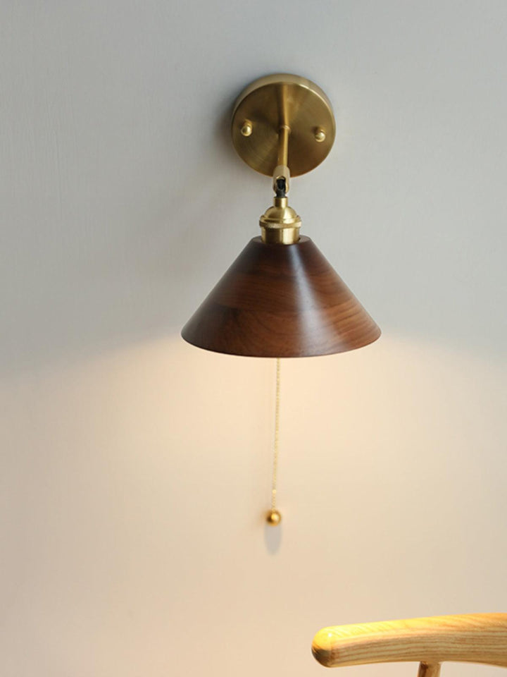 Lampka ścienna Vintage z drewna