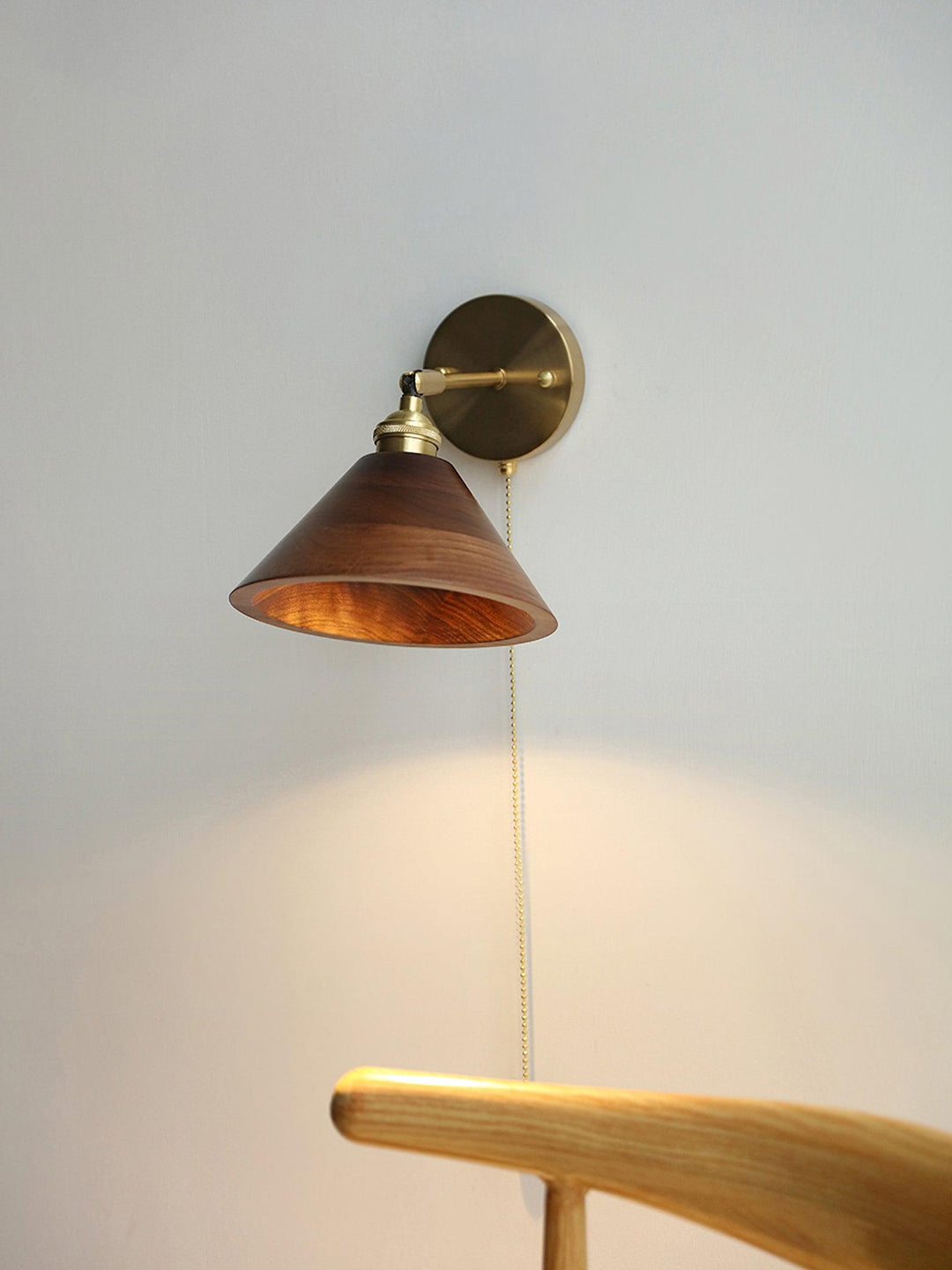 Lampka ścienna Vintage z drewna