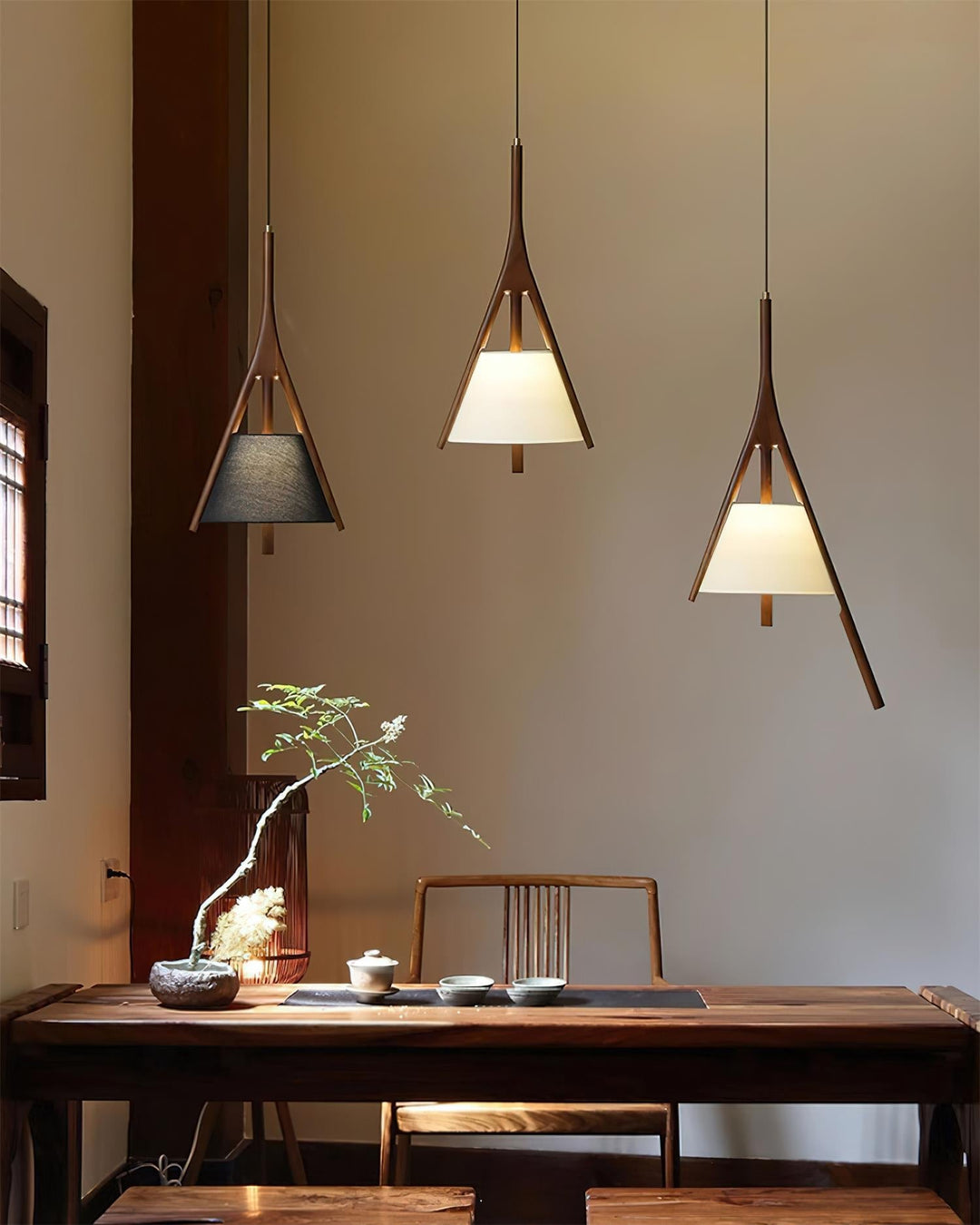 Lampa wisząca Nanzhi z drewna