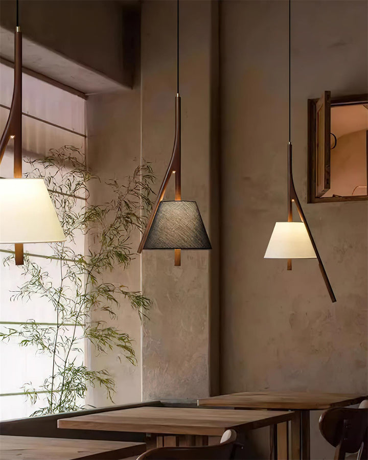 Lampa wisząca Nanzhi z drewna
