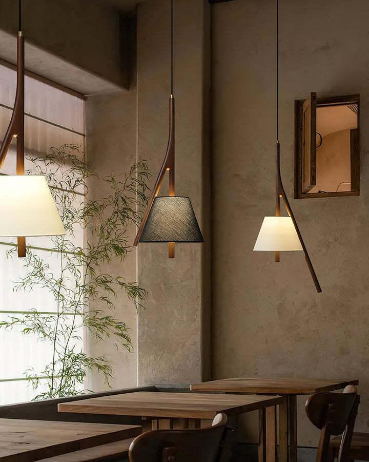 Lampa wisząca Nanzhi z drewna