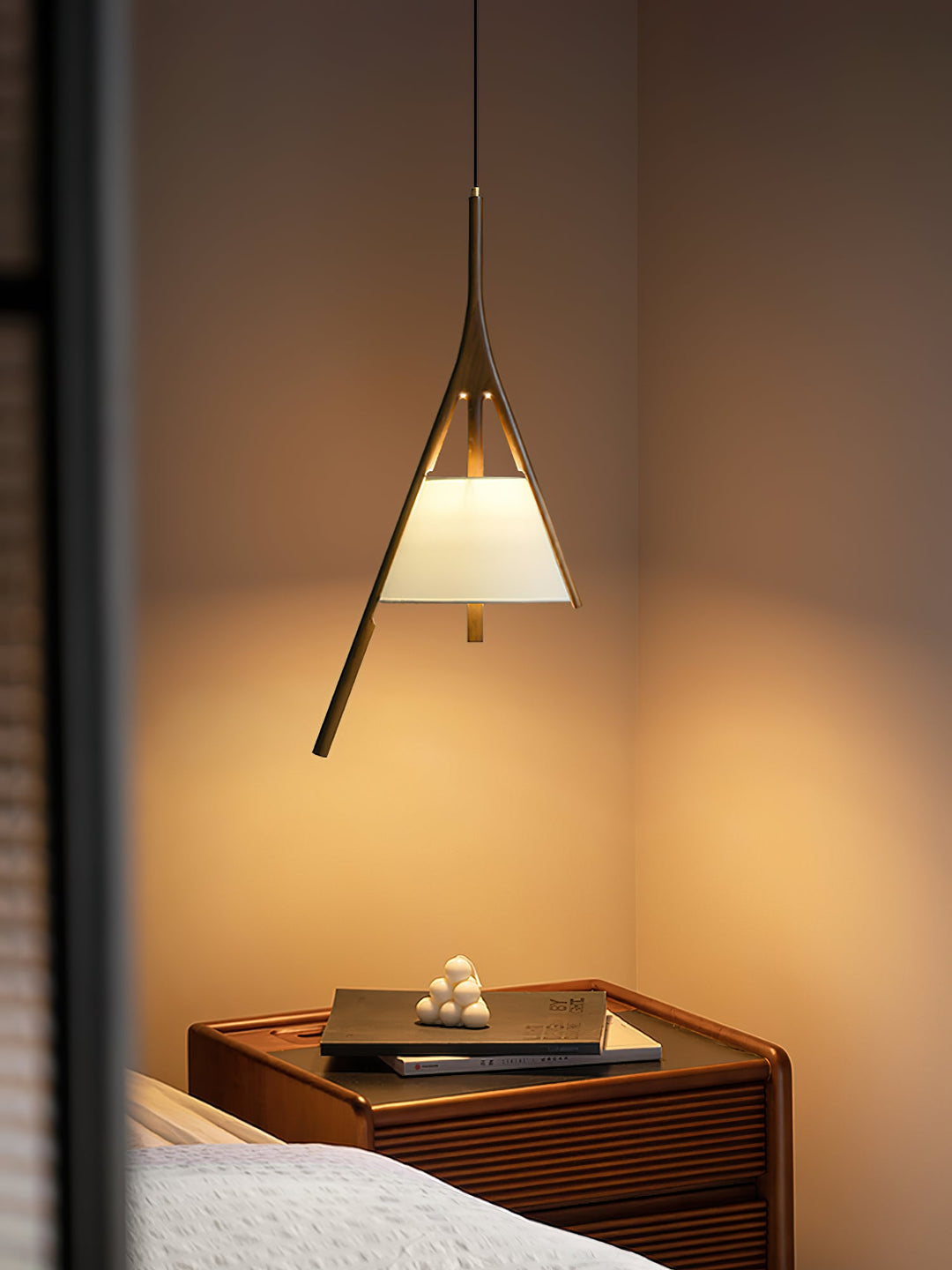 Lampa wisząca Nanzhi z drewna