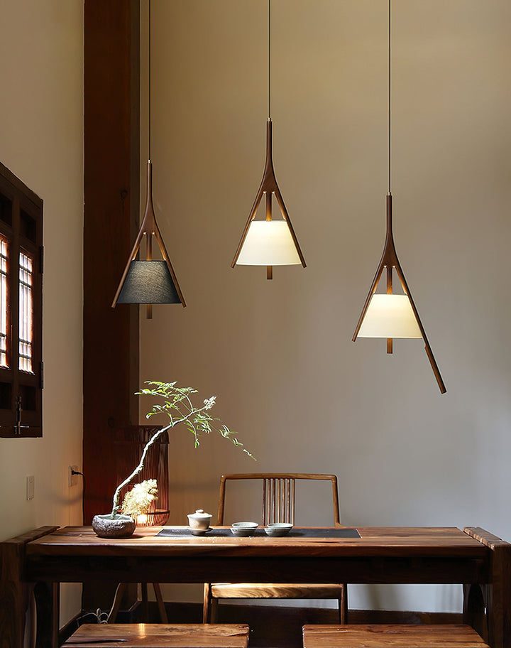 Lampa wisząca Nanzhi z drewna