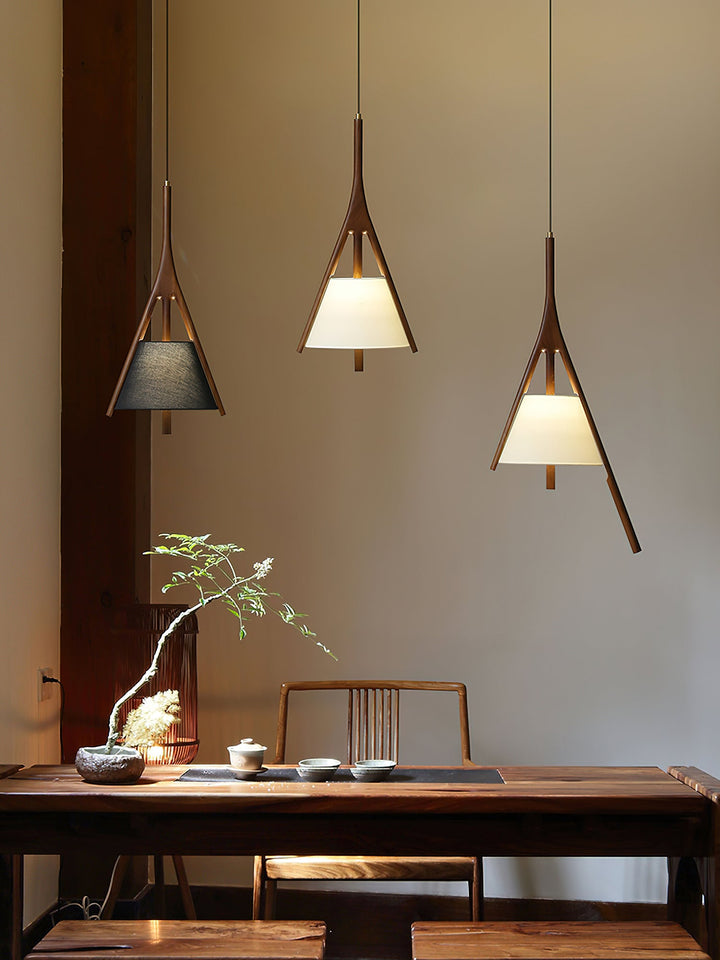 Lampa wisząca Nanzhi z drewna